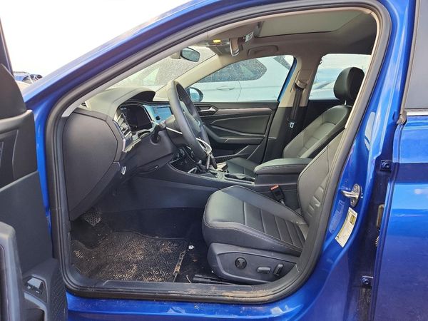 2023 VOLKSWAGEN JETTA SE w/ Sunroof