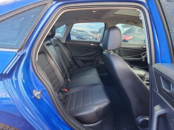 2023 VOLKSWAGEN JETTA SE w/ Sunroof