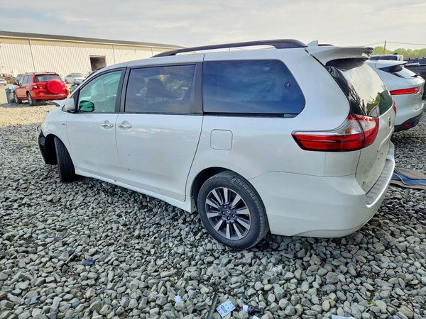 2019 TOYOTA SIENNA