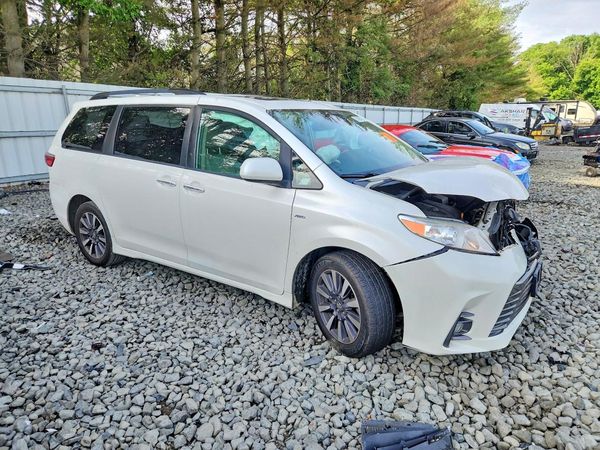2019 TOYOTA SIENNA