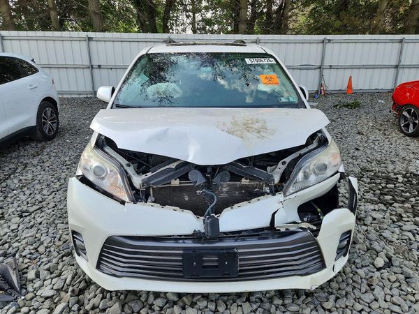 2019 TOYOTA SIENNA