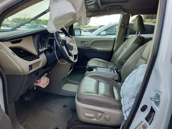 2019 TOYOTA SIENNA