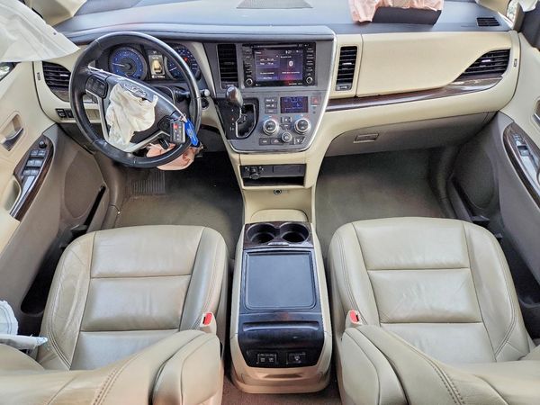 2019 TOYOTA SIENNA