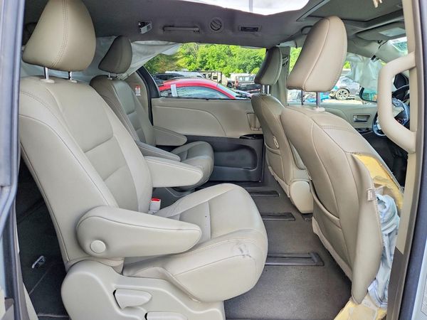 2019 TOYOTA SIENNA