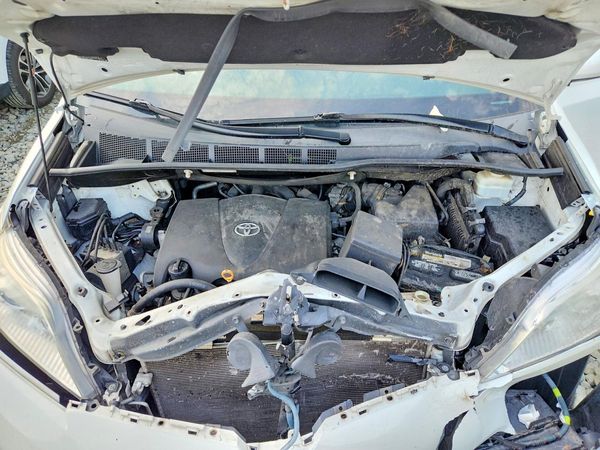 2019 TOYOTA SIENNA