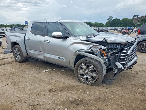 2024 TOYOTA TUNDRA Capstone