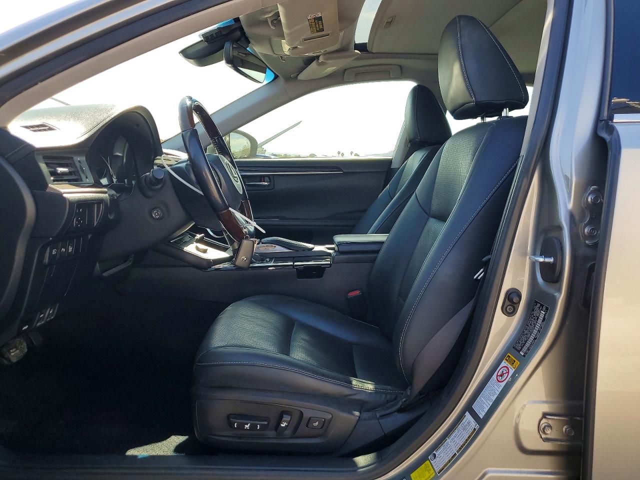 2016 LEXUS ES 300h