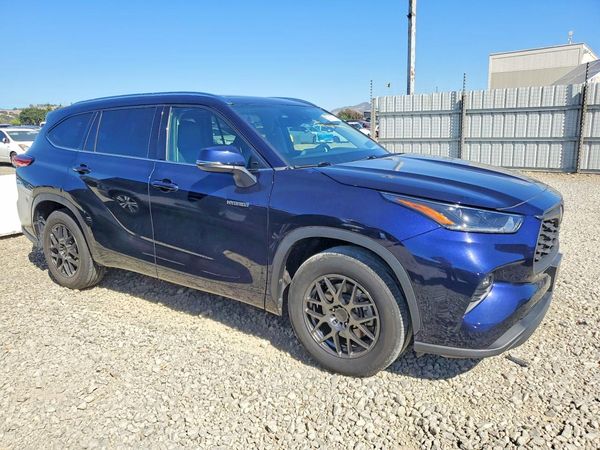 2021 TOYOTA HIGHLANDER XLE Nav