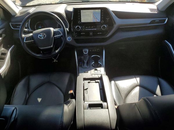 2021 TOYOTA HIGHLANDER XLE Nav
