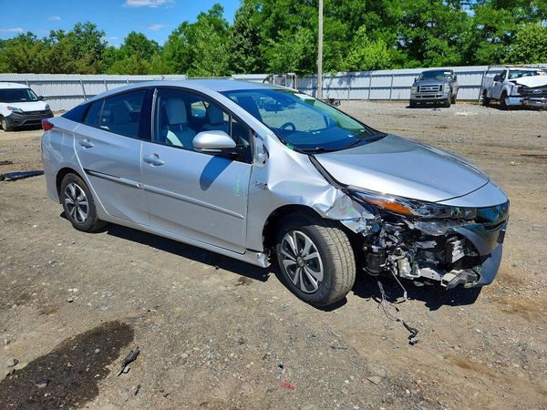 2018 TOYOTA PRIUS Plus/Premium/Advanced