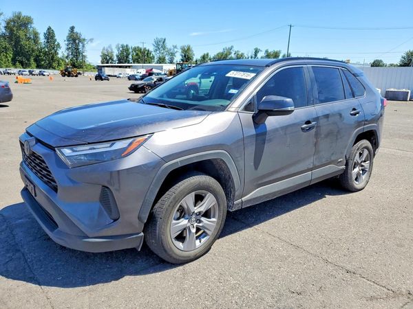 2022 TOYOTA RAV4 XLE