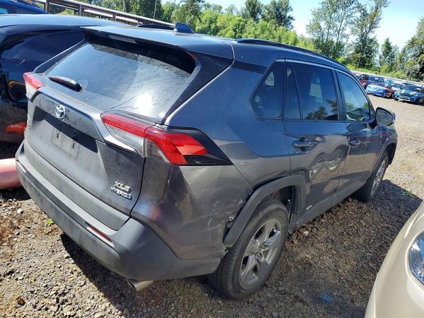 2022 TOYOTA RAV4 XLE