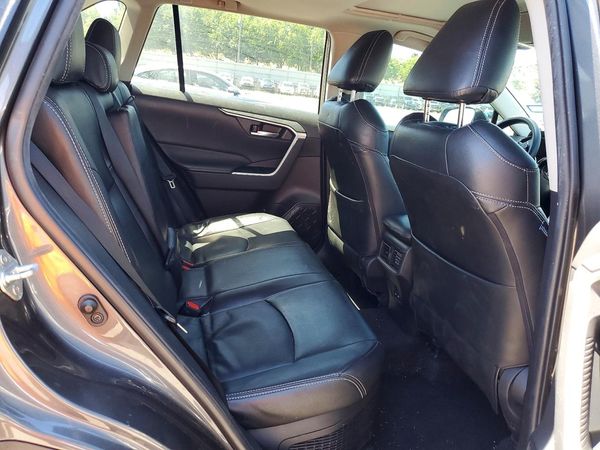2022 TOYOTA RAV4 XLE
