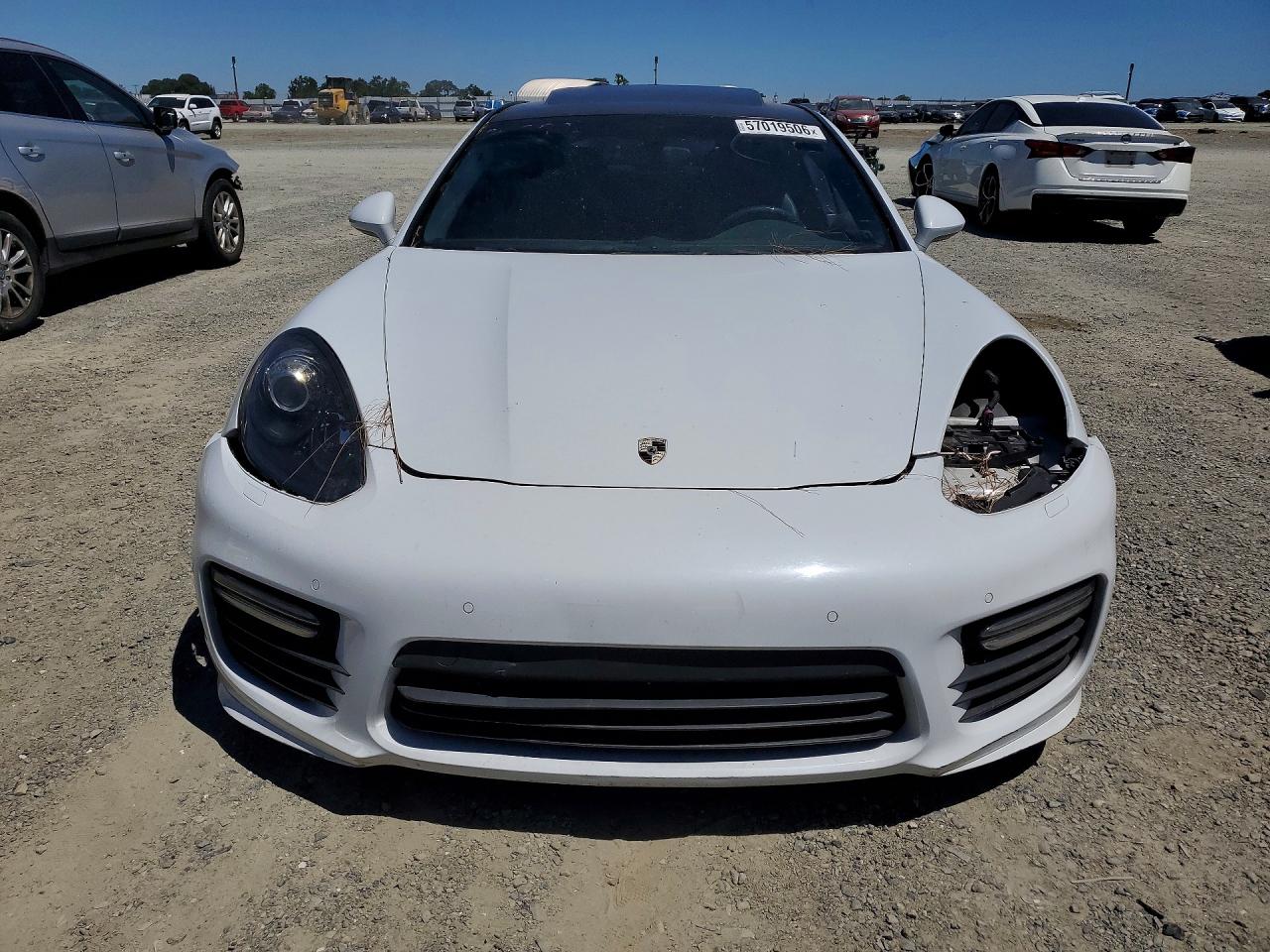 2016 PORSCHE PANAMERA