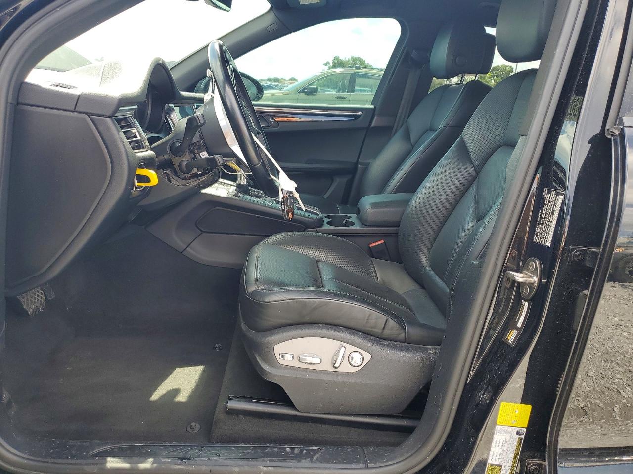 2021 PORSCHE MACAN Base
