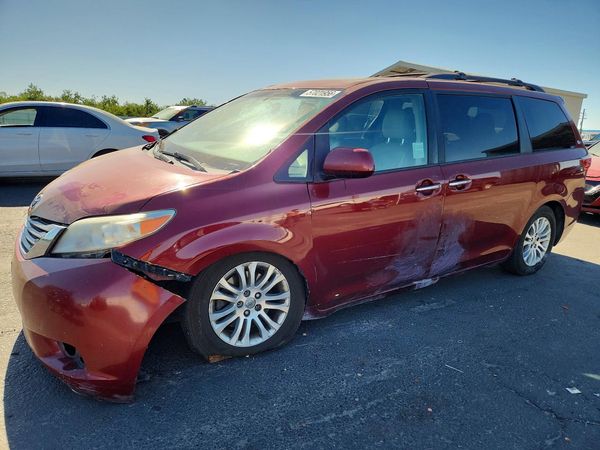 2015 TOYOTA SIENNA