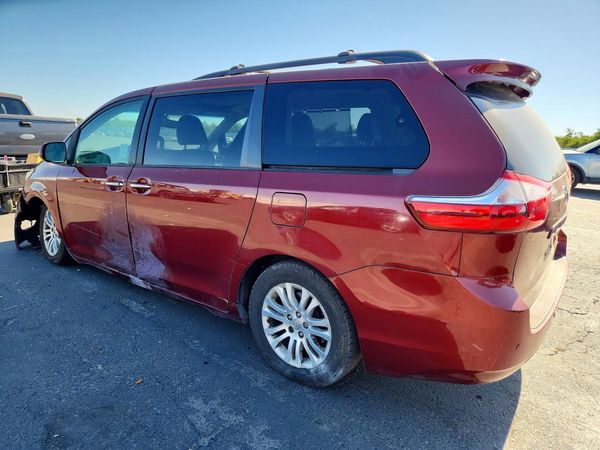 2015 TOYOTA SIENNA