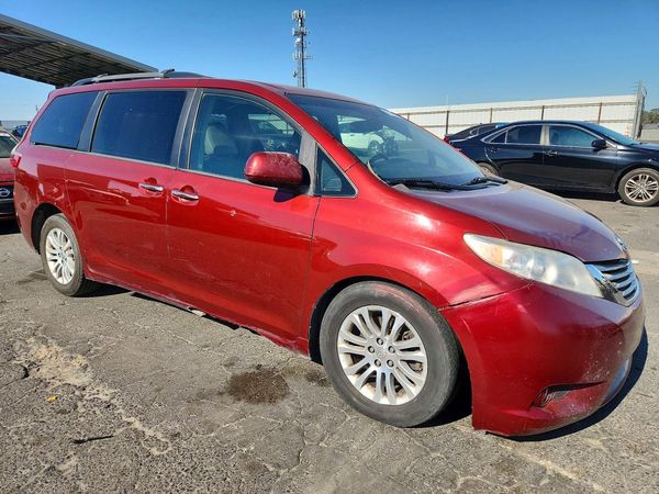 2015 TOYOTA SIENNA