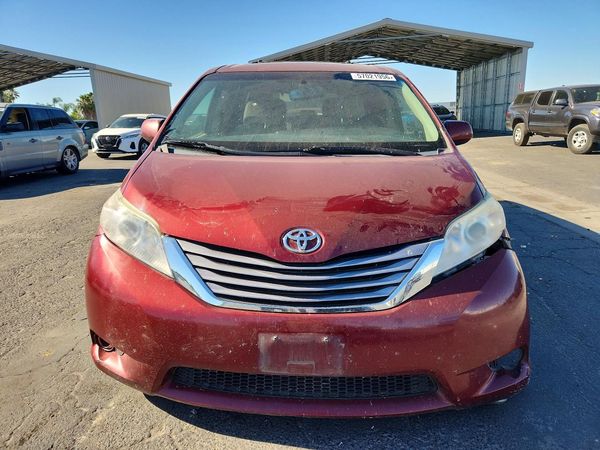 2015 TOYOTA SIENNA