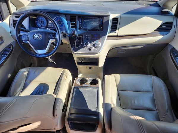 2015 TOYOTA SIENNA