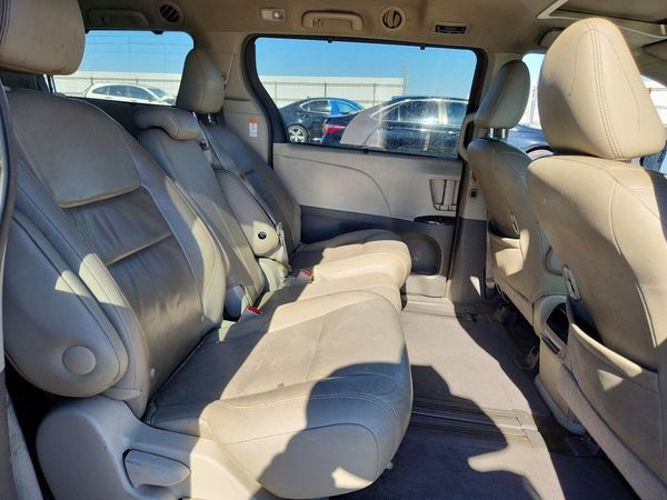 2015 TOYOTA SIENNA
