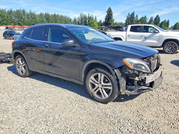 2015 MERCEDES-BENZ GLA GLA250