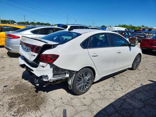 2023 KIA FORTE GT Line