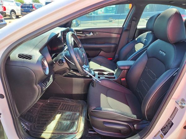 2023 KIA FORTE GT Line