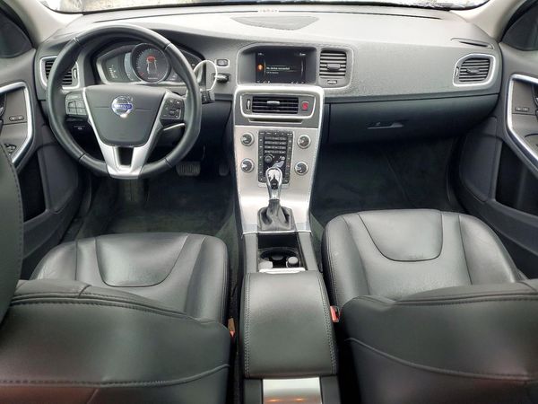 2017 VOLVO S60