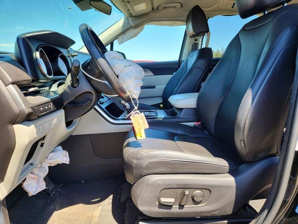 2022 KIA CARNIVAL LX, LX Seat Package