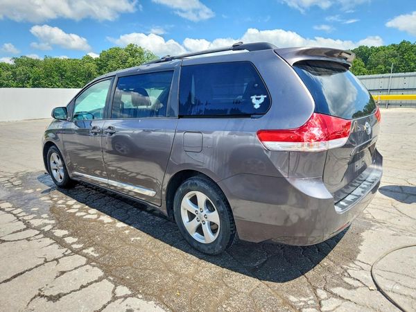 2012 TOYOTA SIENNA