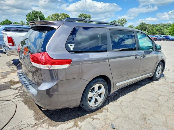 2012 TOYOTA SIENNA