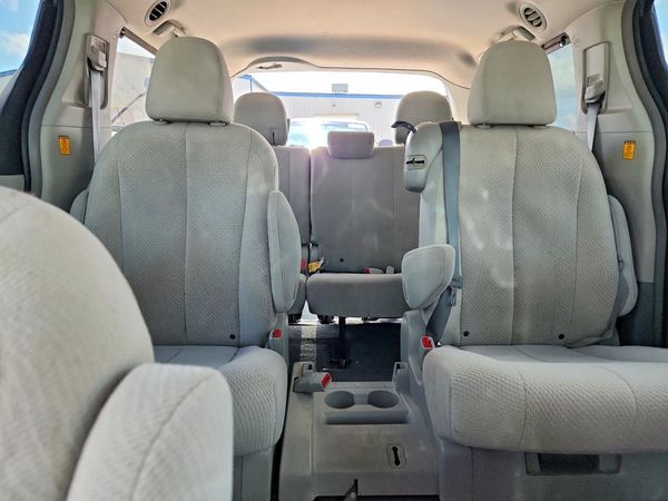 2012 TOYOTA SIENNA