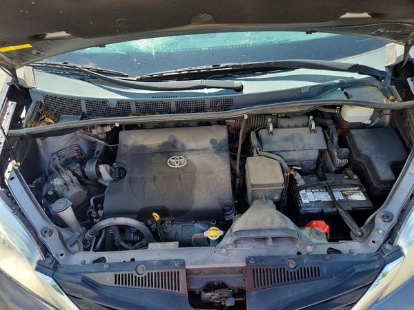 2012 TOYOTA SIENNA