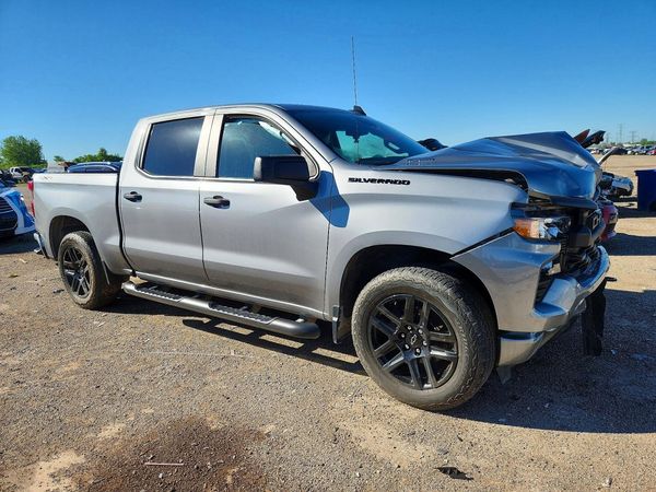 2024 CHEVROLET SILVERADO Custom