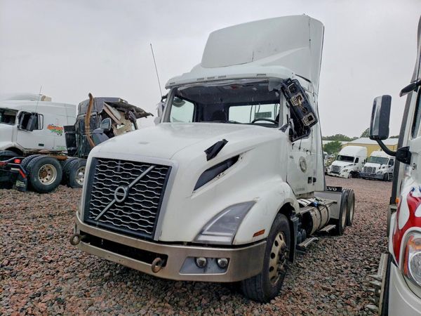 2024 VOLVO VNL