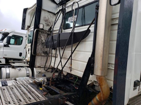 2024 VOLVO VNL