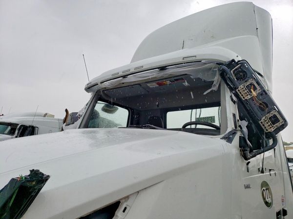 2024 VOLVO VNL
