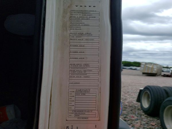 2024 VOLVO VNL