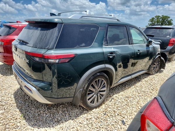 2022 NISSAN PATHFINDER SL