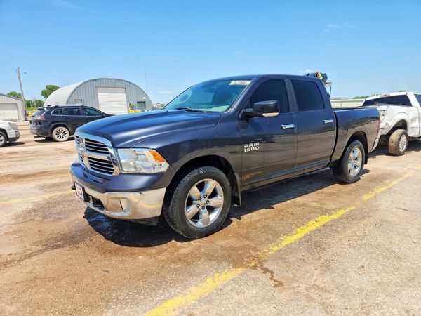 2015 RAM 1500 SLT