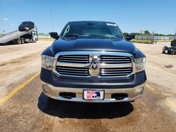 2015 RAM 1500 SLT