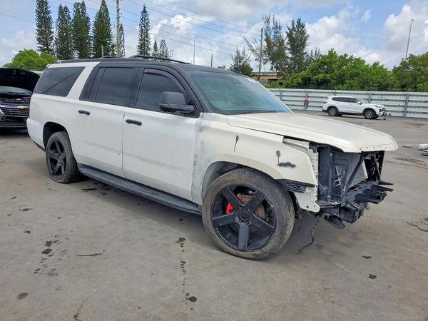 2016 CADILLAC ESCALADE ESV Luxury — Passenger 3/4
