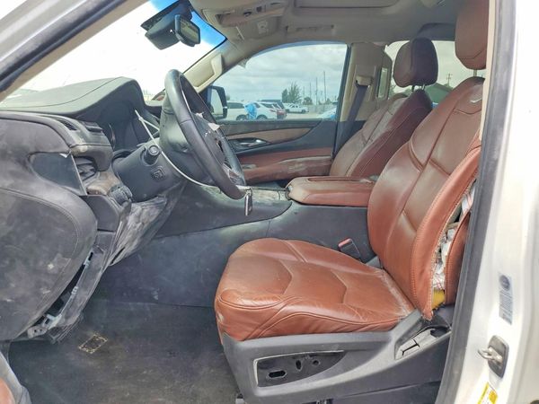 2016 CADILLAC ESCALADE ESV Luxury — DENT