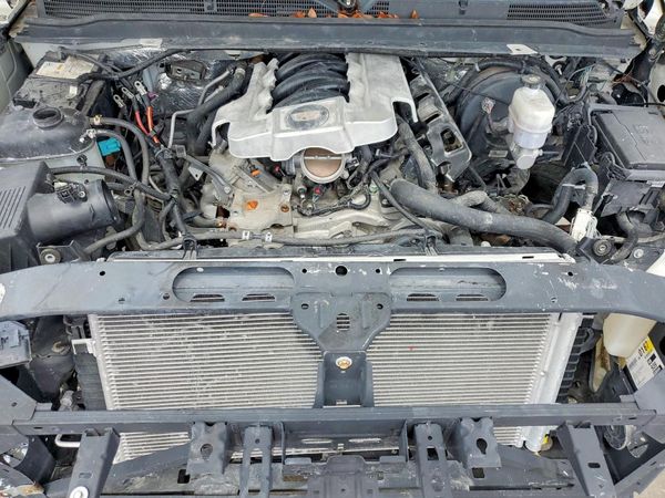 2016 CADILLAC ESCALADE ESV Luxury — Engine bay