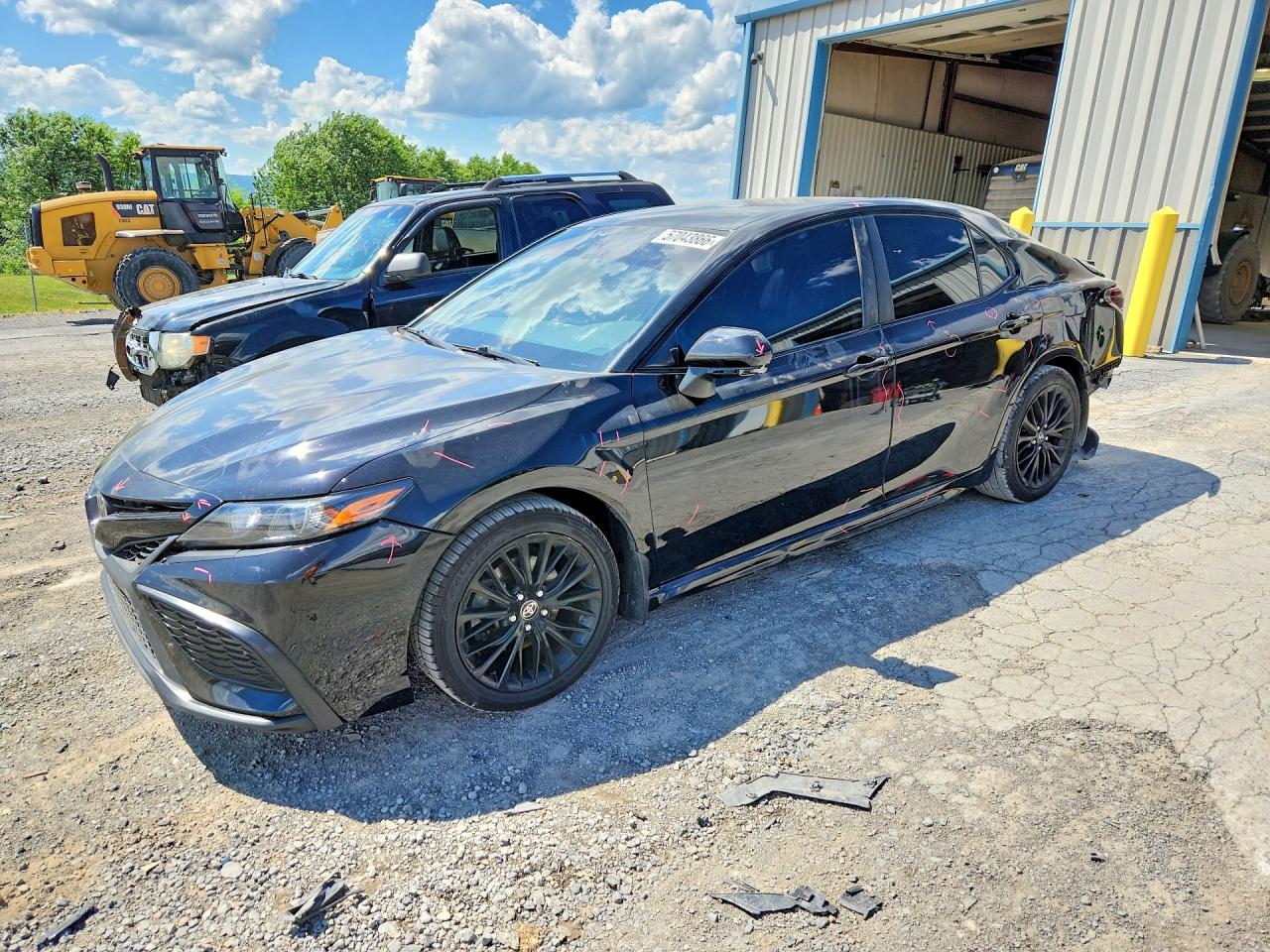 2022 TOYOTA CAMRY SE — Front 3/4