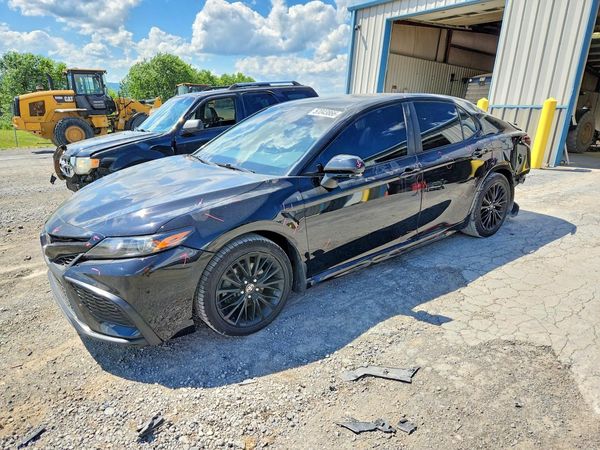 2022 TOYOTA CAMRY SE — Front 3/4