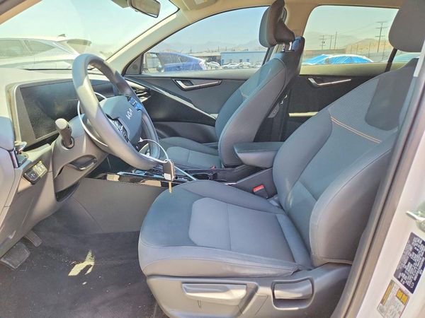 2025 KIA NIRO LX