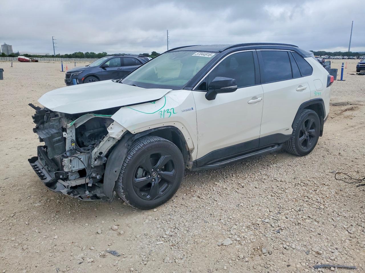 2019 TOYOTA RAV4 XSE HV 4WD