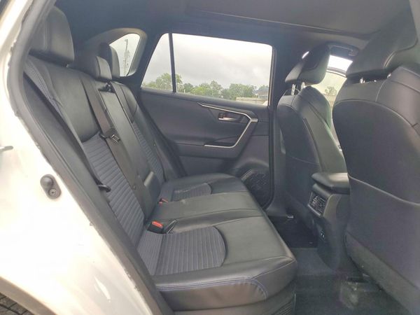 2019 TOYOTA RAV4 XSE HV 4WD